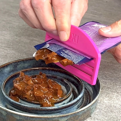 Pawlio No-Spill Pet Food Press